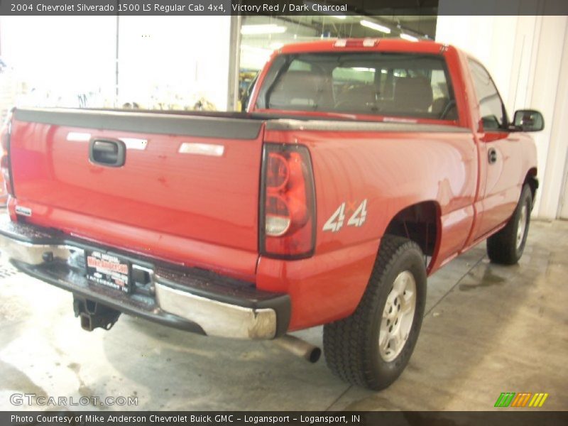 Victory Red / Dark Charcoal 2004 Chevrolet Silverado 1500 LS Regular Cab 4x4