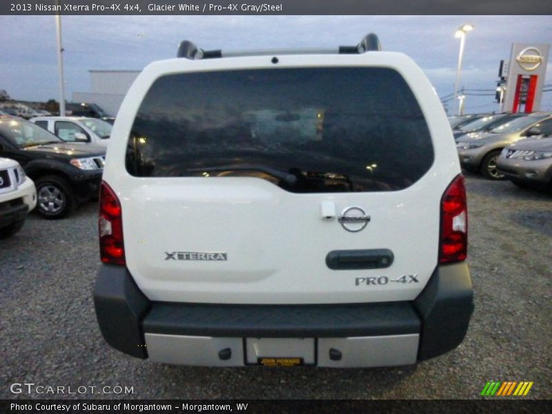 Glacier White / Pro-4X Gray/Steel 2013 Nissan Xterra Pro-4X 4x4