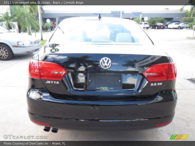 Black / Cornsilk Beige 2011 Volkswagen Jetta SE Sedan