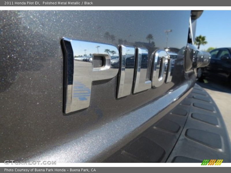 Polished Metal Metallic / Black 2011 Honda Pilot EX