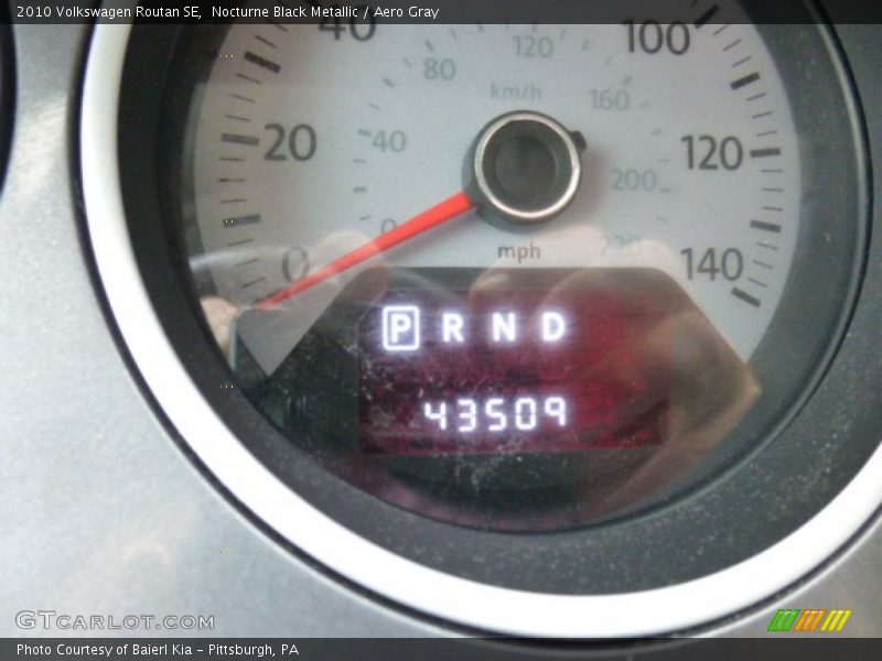 Nocturne Black Metallic / Aero Gray 2010 Volkswagen Routan SE
