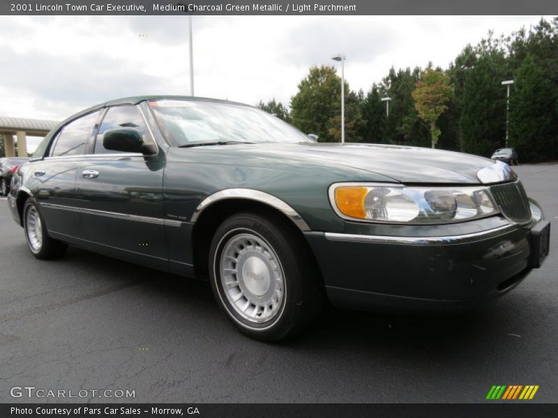 Medium Charcoal Green Metallic / Light Parchment 2001 Lincoln Town Car Executive