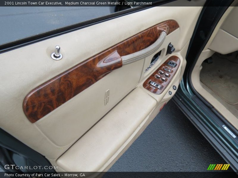 Door Panel of 2001 Town Car Executive