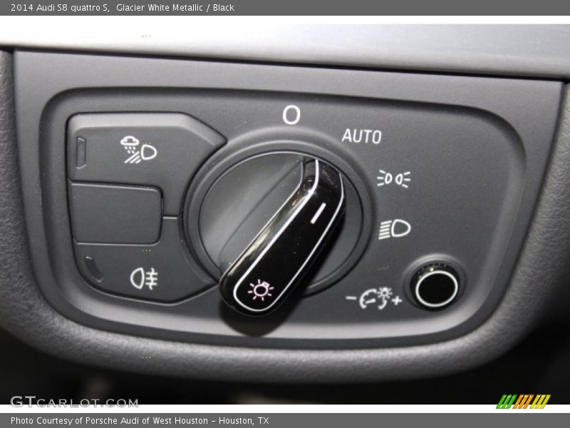 Glacier White Metallic / Black 2014 Audi S8 quattro S
