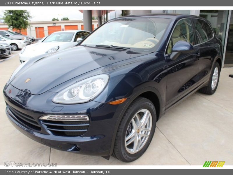 Front 3/4 View of 2014 Cayenne 