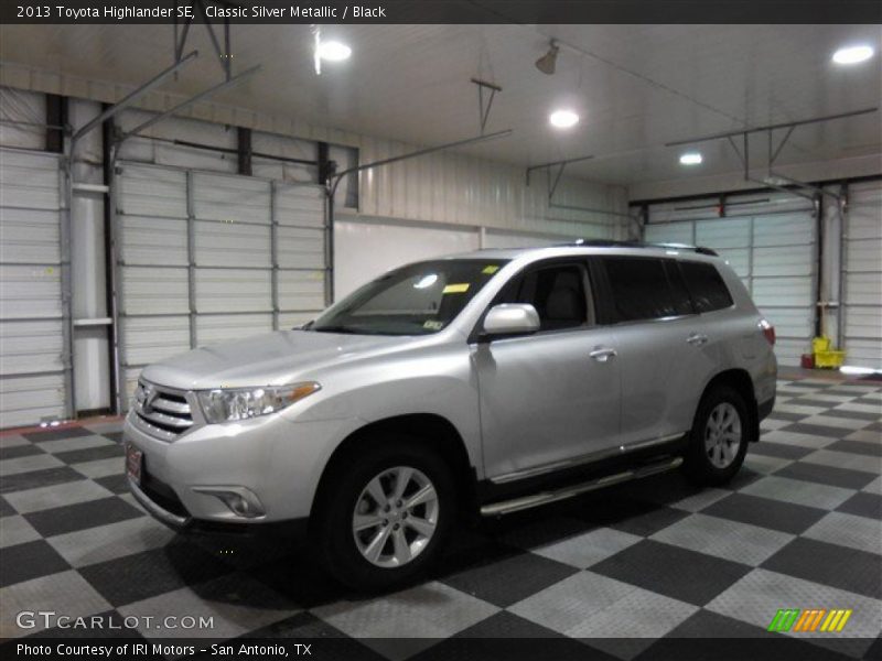 Classic Silver Metallic / Black 2013 Toyota Highlander SE