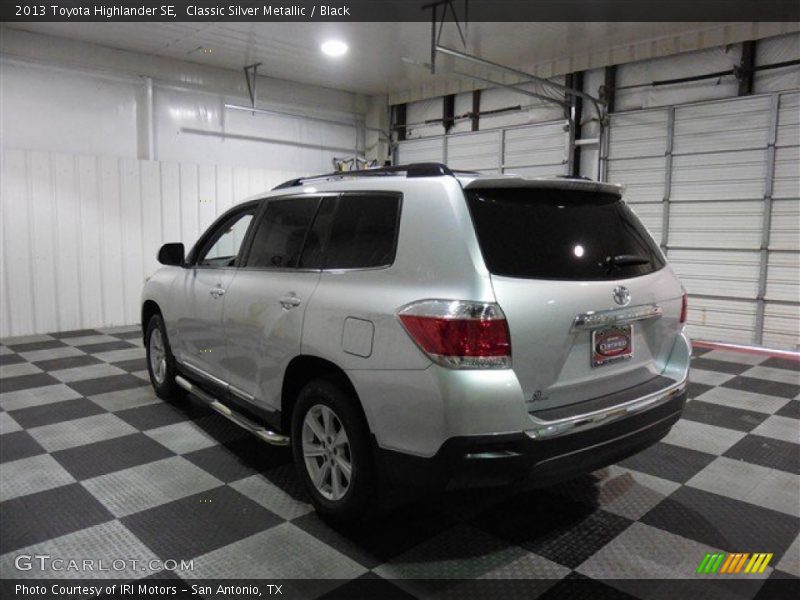 Classic Silver Metallic / Black 2013 Toyota Highlander SE