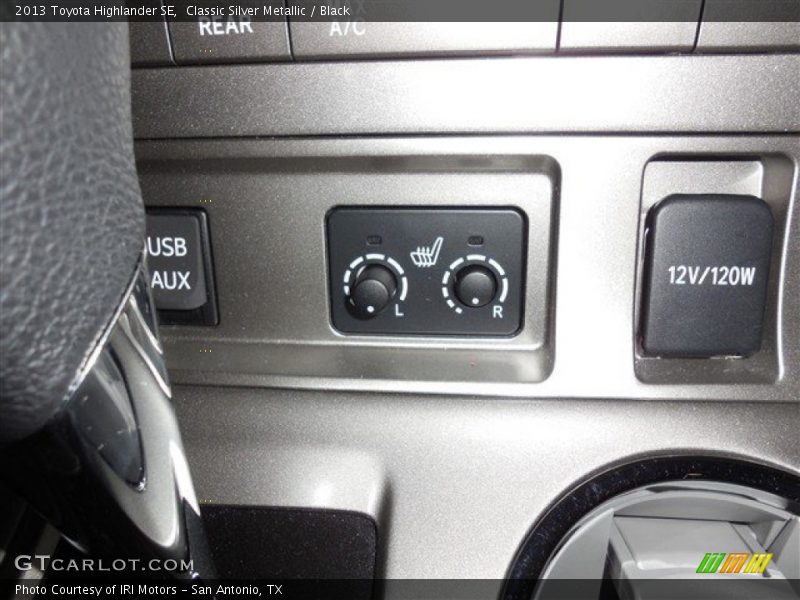 Classic Silver Metallic / Black 2013 Toyota Highlander SE