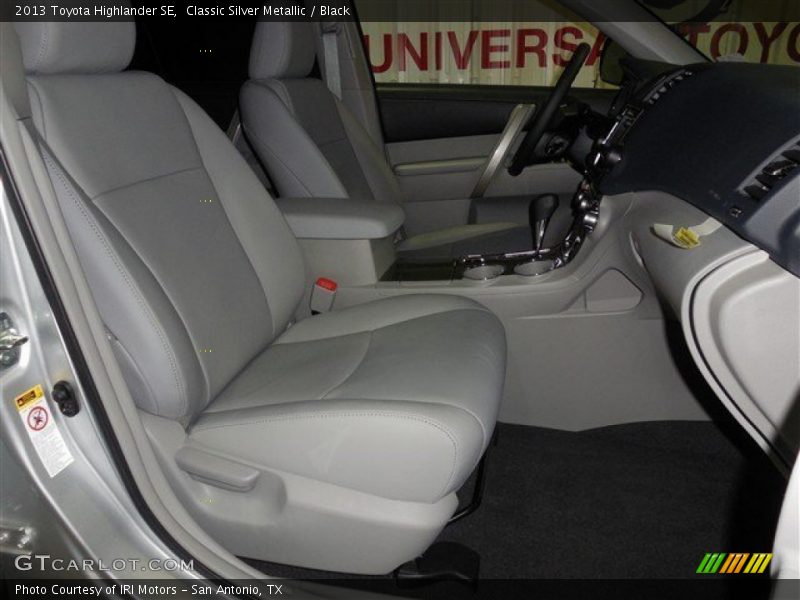 Classic Silver Metallic / Black 2013 Toyota Highlander SE