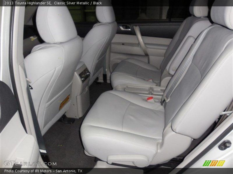 Classic Silver Metallic / Black 2013 Toyota Highlander SE