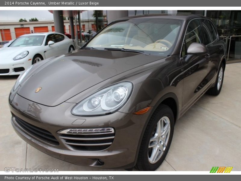 Front 3/4 View of 2014 Cayenne 