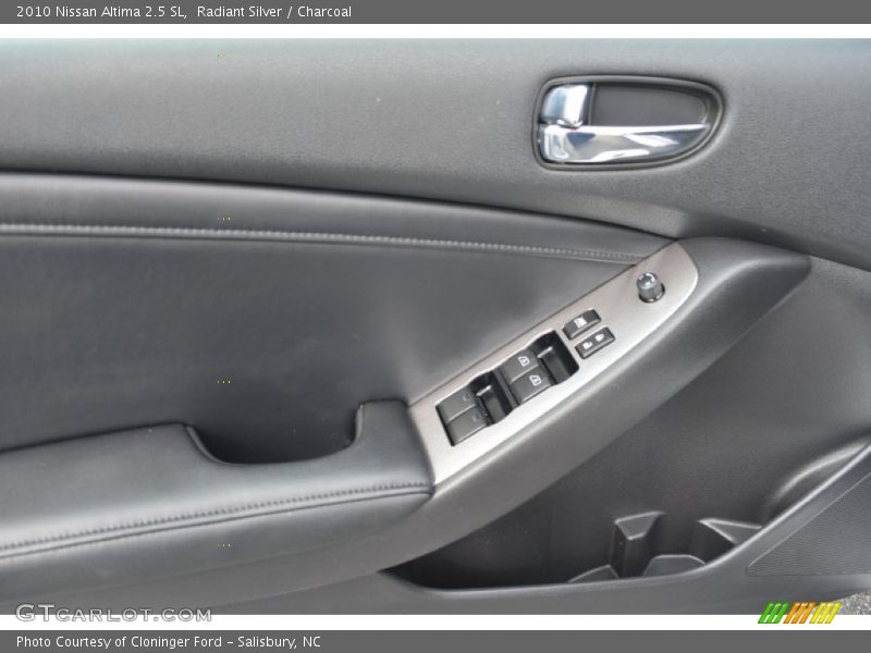 Radiant Silver / Charcoal 2010 Nissan Altima 2.5 SL