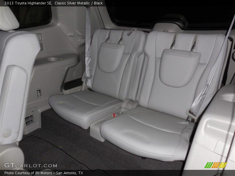 Classic Silver Metallic / Black 2013 Toyota Highlander SE