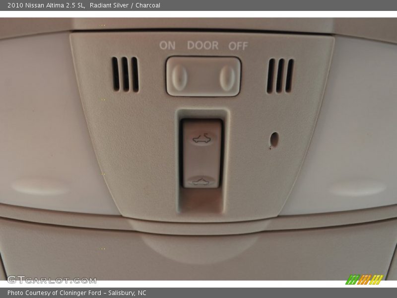 Radiant Silver / Charcoal 2010 Nissan Altima 2.5 SL