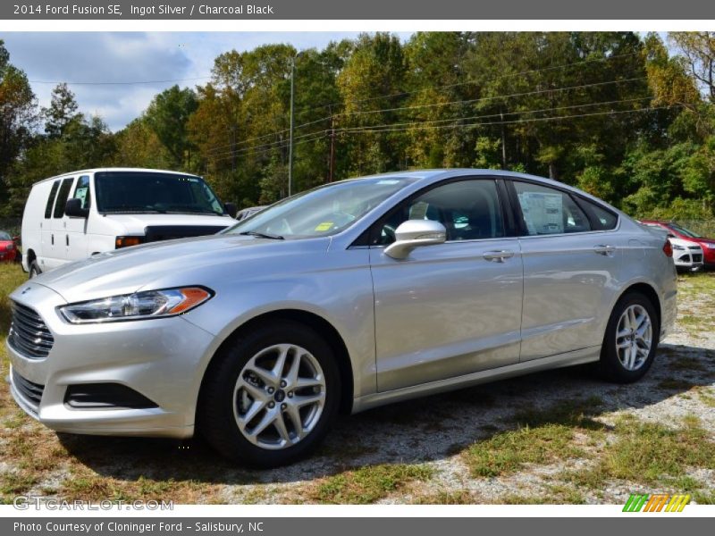Ingot Silver / Charcoal Black 2014 Ford Fusion SE