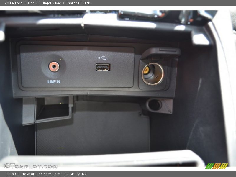 Ingot Silver / Charcoal Black 2014 Ford Fusion SE