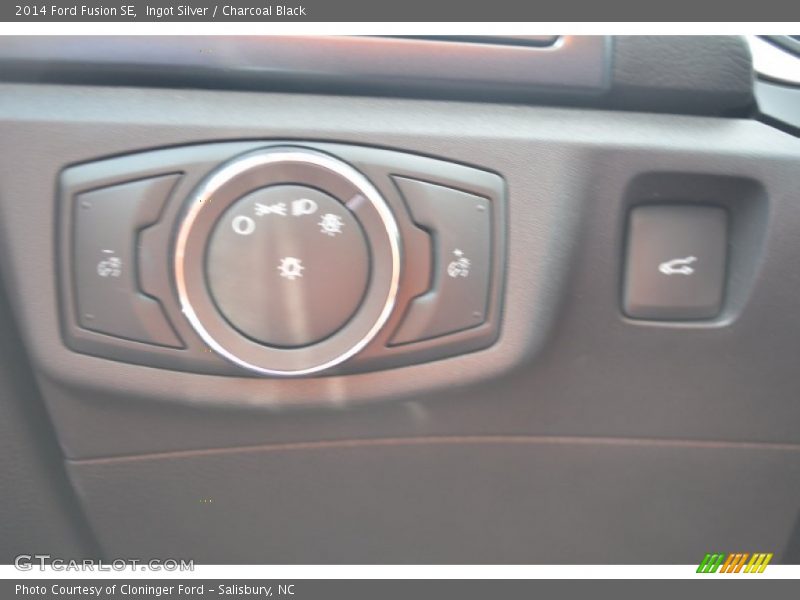 Ingot Silver / Charcoal Black 2014 Ford Fusion SE
