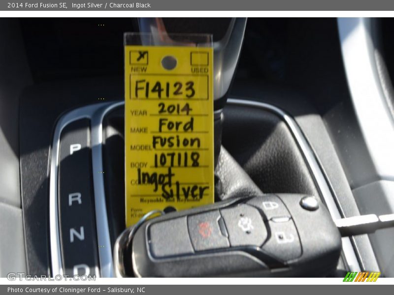Ingot Silver / Charcoal Black 2014 Ford Fusion SE