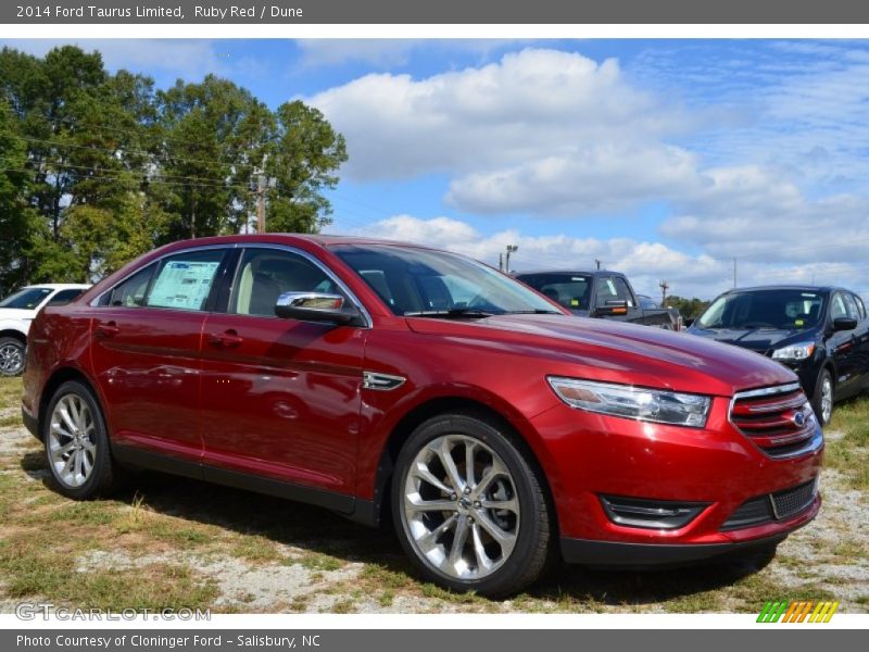 Front 3/4 View of 2014 Taurus Limited