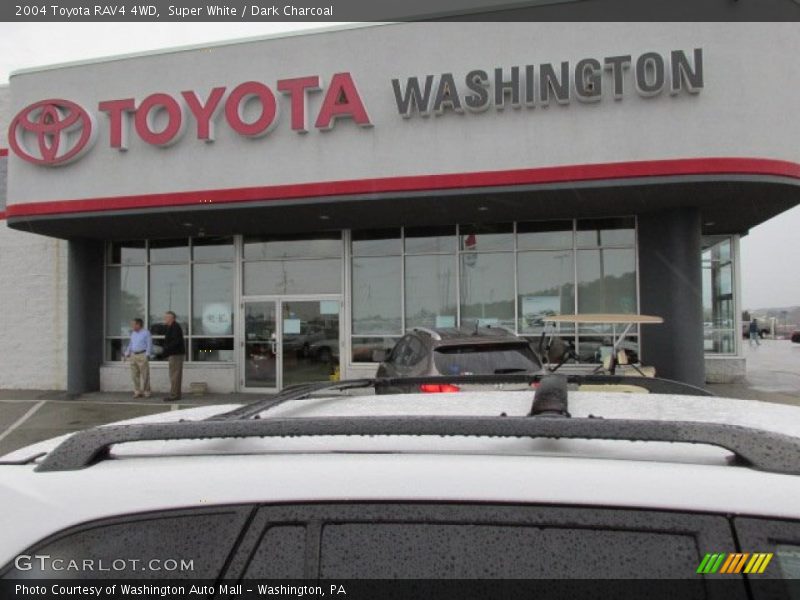 Super White / Dark Charcoal 2004 Toyota RAV4 4WD
