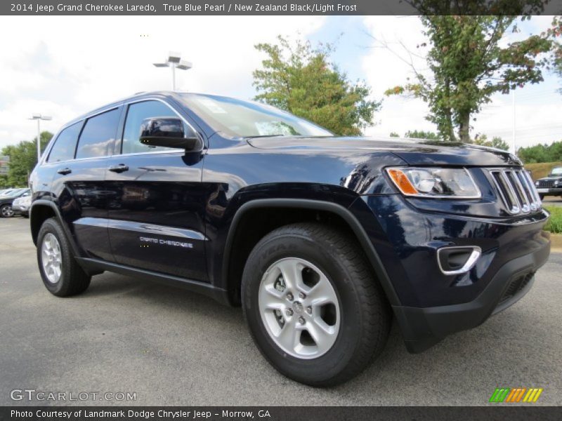 Front 3/4 View of 2014 Grand Cherokee Laredo