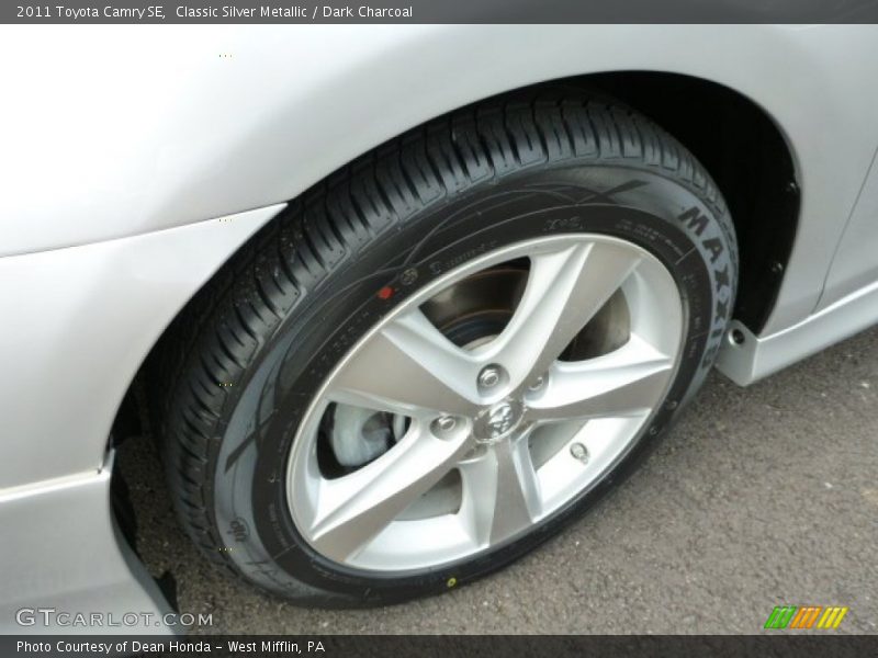 Classic Silver Metallic / Dark Charcoal 2011 Toyota Camry SE