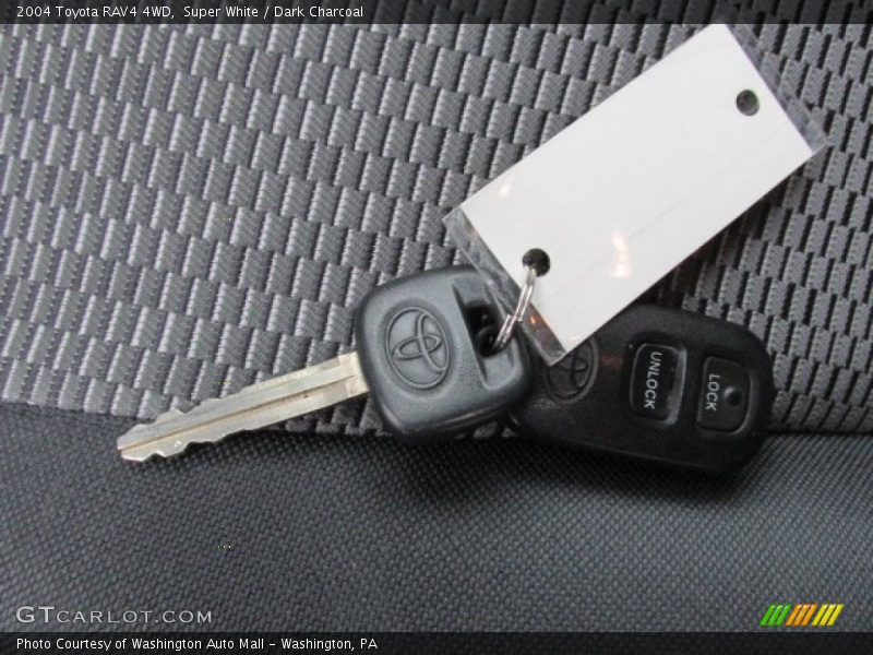 Super White / Dark Charcoal 2004 Toyota RAV4 4WD