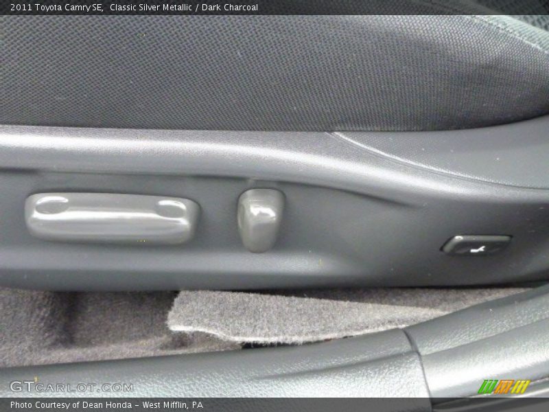 Classic Silver Metallic / Dark Charcoal 2011 Toyota Camry SE