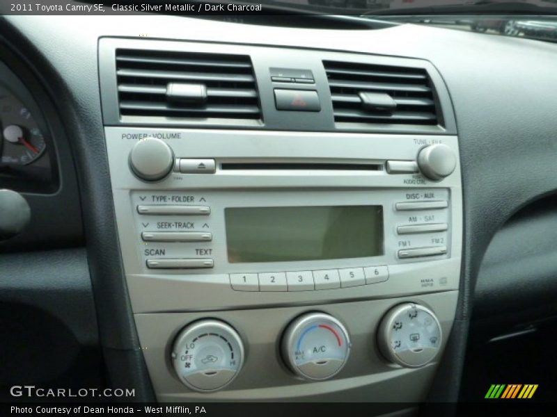 Classic Silver Metallic / Dark Charcoal 2011 Toyota Camry SE
