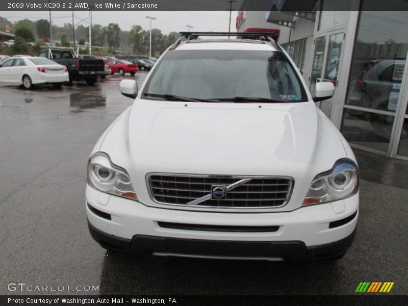 Ice White / Sandstone 2009 Volvo XC90 3.2 AWD