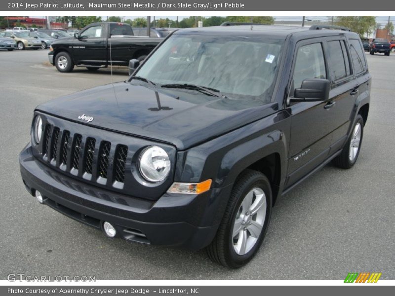 Front 3/4 View of 2014 Patriot Latitude