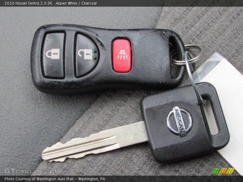 Aspen White / Charcoal 2010 Nissan Sentra 2.0 SR