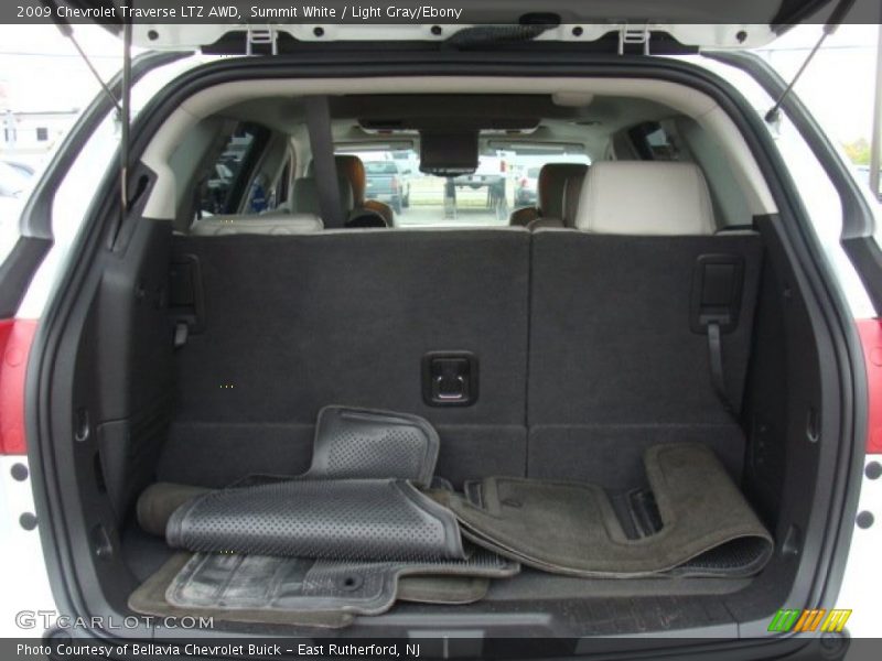 Summit White / Light Gray/Ebony 2009 Chevrolet Traverse LTZ AWD