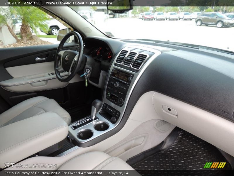 White Diamond Tricoat / Light Titanium 2009 GMC Acadia SLT