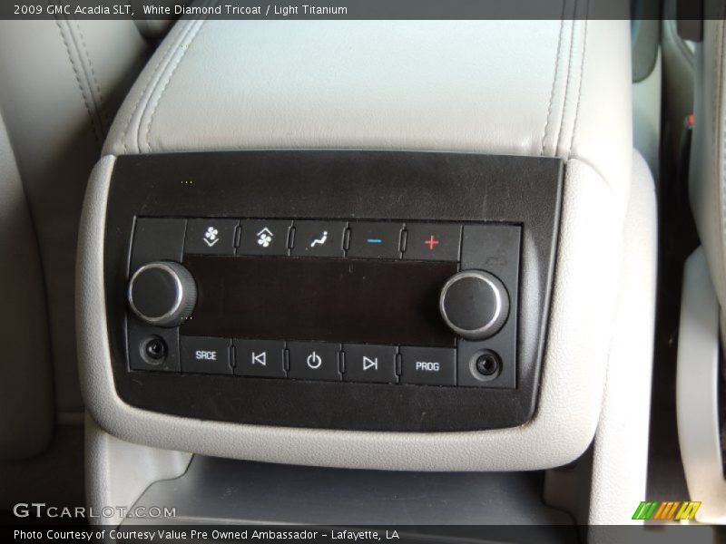 White Diamond Tricoat / Light Titanium 2009 GMC Acadia SLT