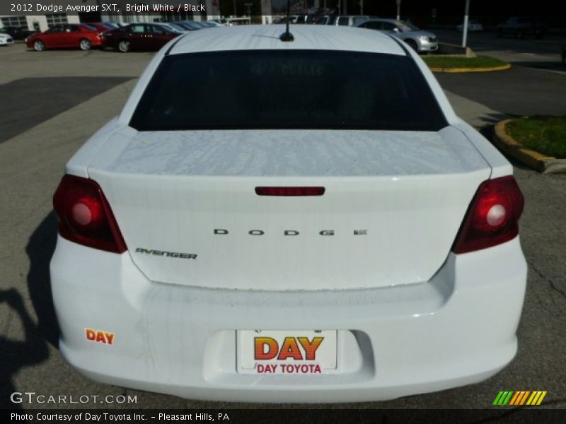 Bright White / Black 2012 Dodge Avenger SXT