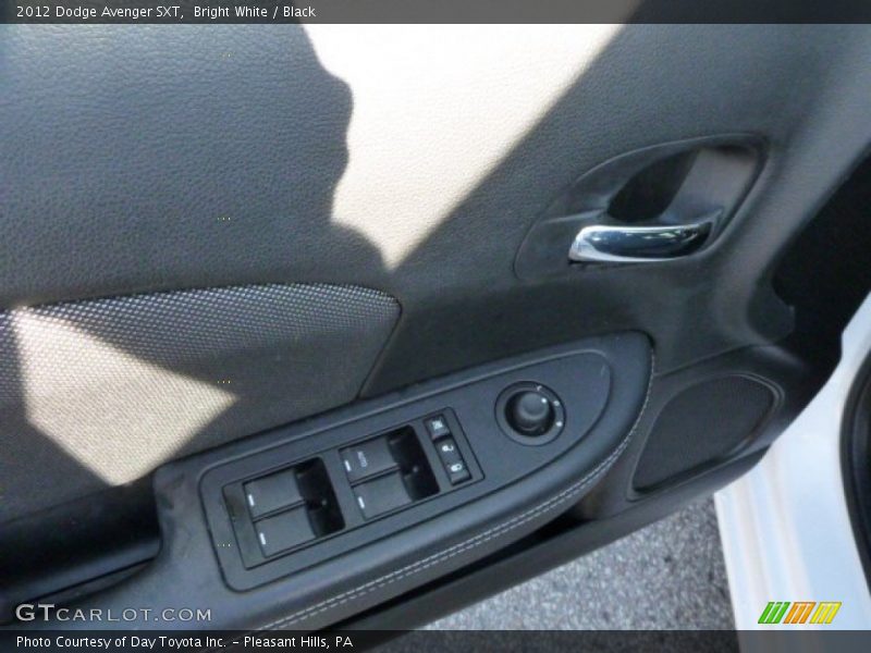 Bright White / Black 2012 Dodge Avenger SXT