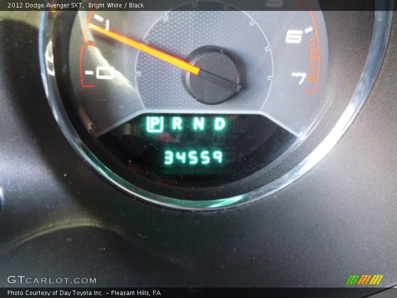 Bright White / Black 2012 Dodge Avenger SXT