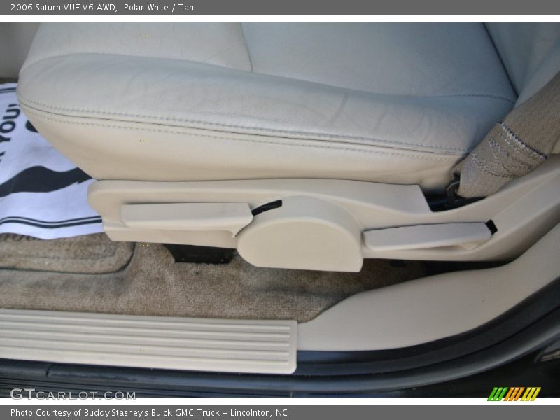 Polar White / Tan 2006 Saturn VUE V6 AWD