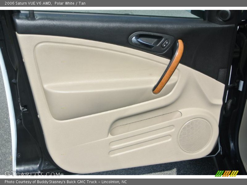 Polar White / Tan 2006 Saturn VUE V6 AWD