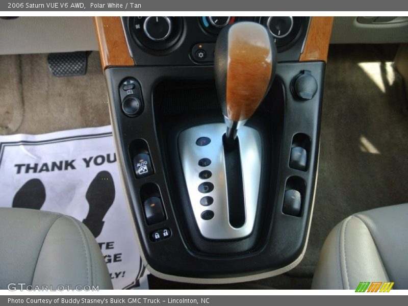 Polar White / Tan 2006 Saturn VUE V6 AWD