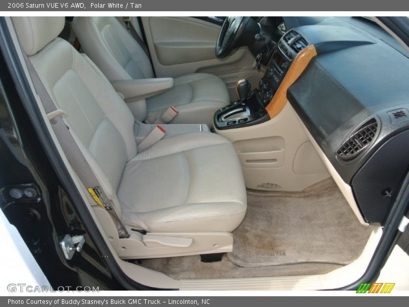 Polar White / Tan 2006 Saturn VUE V6 AWD