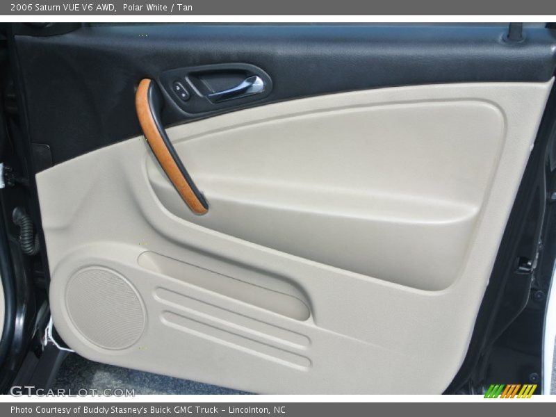 Polar White / Tan 2006 Saturn VUE V6 AWD