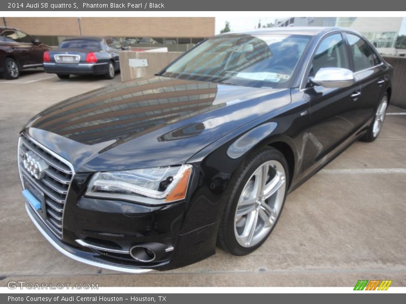 Front 3/4 View of 2014 S8 quattro S