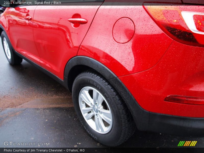 Signal Red / Black 2011 Kia Sportage