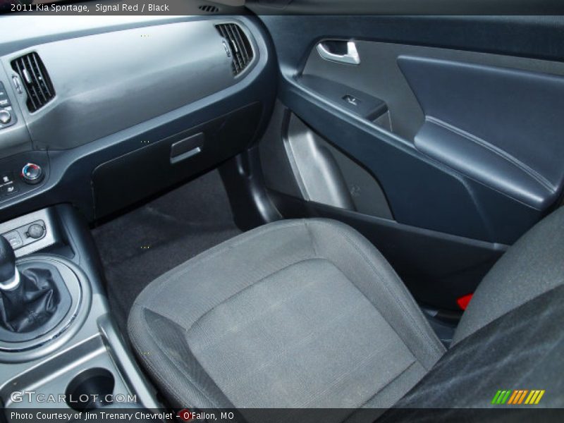 Signal Red / Black 2011 Kia Sportage