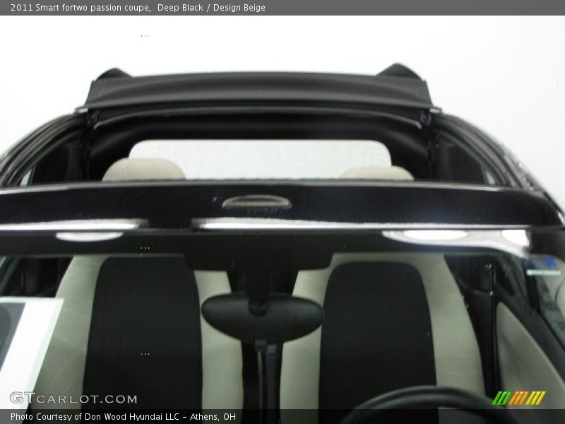 Deep Black / Design Beige 2011 Smart fortwo passion coupe