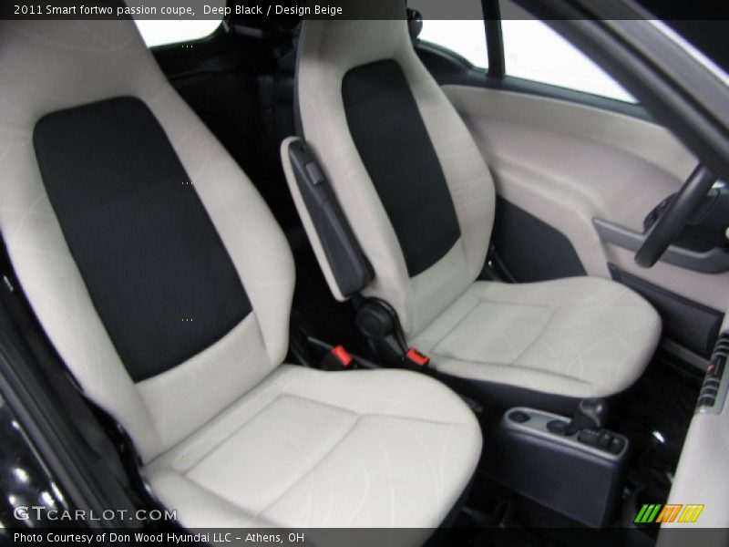 Front Seat of 2011 fortwo passion coupe