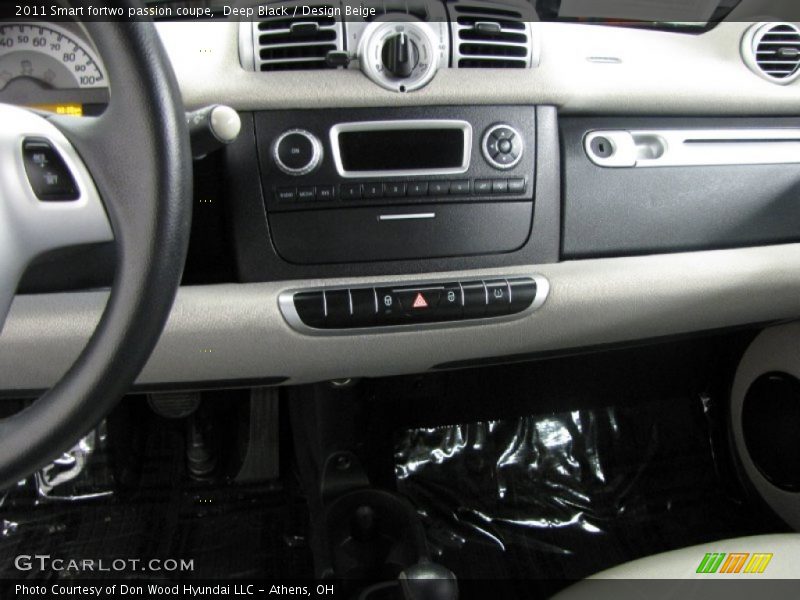 Controls of 2011 fortwo passion coupe