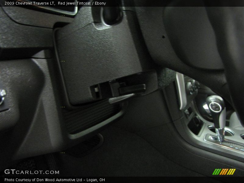 Red Jewel Tintcoat / Ebony 2009 Chevrolet Traverse LT